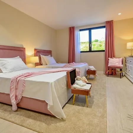 Luxury Raquel Solta With Pool & Gym Steps From The Sea Nečujam