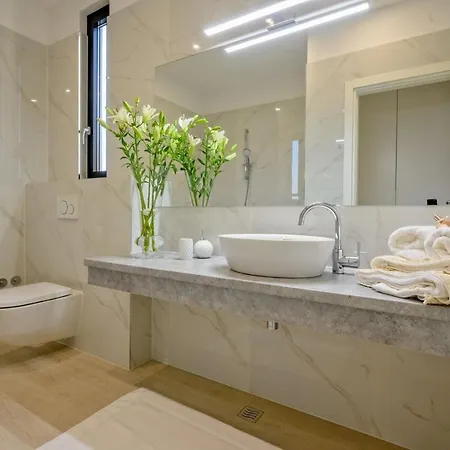 Villa Luxury Beachfront Raquel With Private Pool & Gym At Solta, Croatia