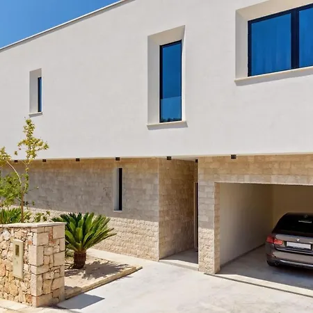 فيلة Luxury Raquel Solta With Pool & Gym Steps From The Sea Nečujam