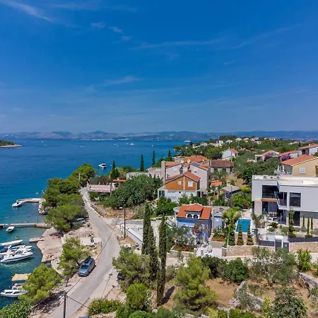 Villa Luxury Beachfront Raquel With Private Pool & Gym At Solta, Croatia