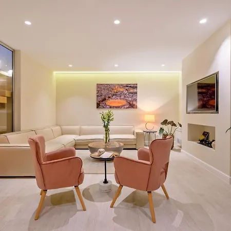 Luxury Raquel Solta With Pool & Gym Steps From The Sea فيلة