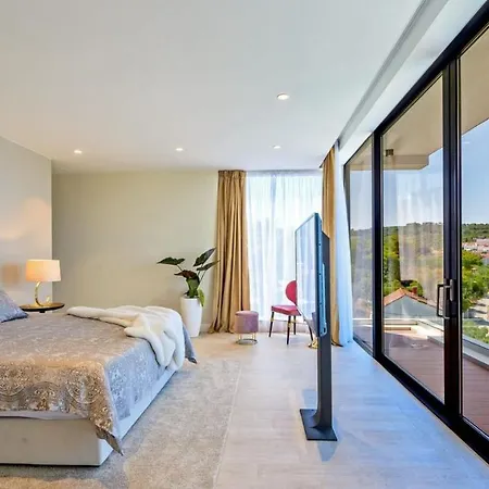 Luxury Raquel Solta With Pool & Gym Steps From The Sea * Nečujam