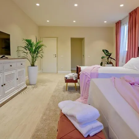 فيلة Luxury Raquel Solta With Pool & Gym Steps From The Sea