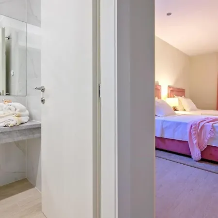 Villa Luxury Beachfront Raquel With Private Pool & Gym At Solta, Croatia