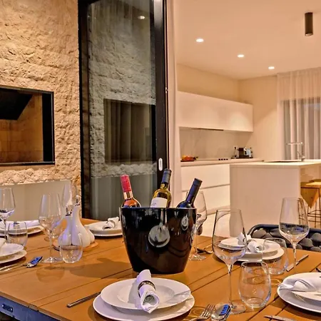 Villa Luxury Beachfront Raquel With Private Pool & Gym At Solta, Croatia