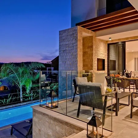Luxury Raquel Solta With Pool & Gym Steps From The Sea Nečujam