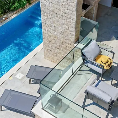 Villa Luxury Beachfront Raquel With Private Pool & Gym At Solta, Croatia *