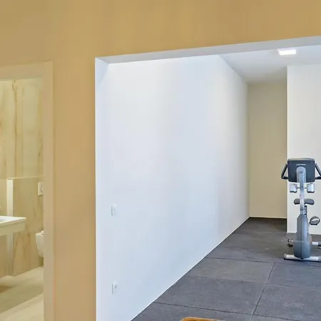 فيلة Luxury Raquel Solta With Pool & Gym Steps From The Sea Nečujam