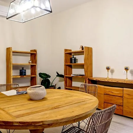Luxury Raquel Solta With Pool & Gym Steps From The Sea *