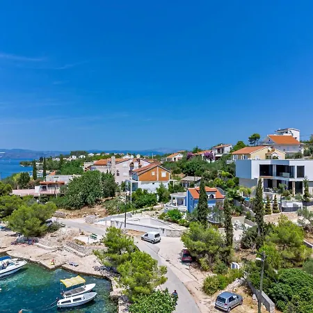 Villa Luxury Beachfront Raquel With Private Pool & Gym At Solta, Croatia