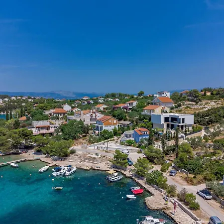 Luxury Beachfront Raquel With Private Pool & Gym At Solta, Croatia Villa *