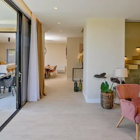 Luxury Raquel Solta With Pool & Gym Steps From The Sea * Nečujam
