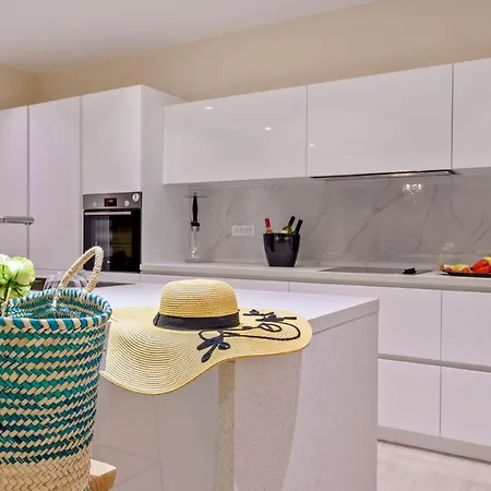 فيلة Luxury Raquel Solta With Pool & Gym Steps From The Sea *
