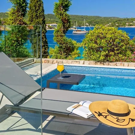Villa Luxury Beachfront Raquel With Private Pool & Gym At Solta, Croatia Necujam