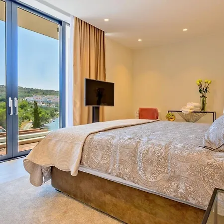 Villa Luxury Beachfront Raquel With Private Pool & Gym At Solta, Croatia *