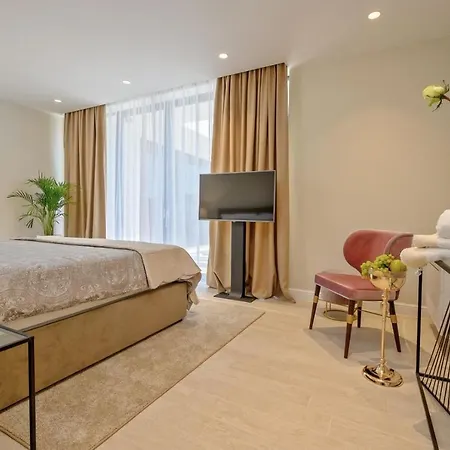 فيلة Luxury Raquel Solta With Pool & Gym Steps From The Sea Nečujam