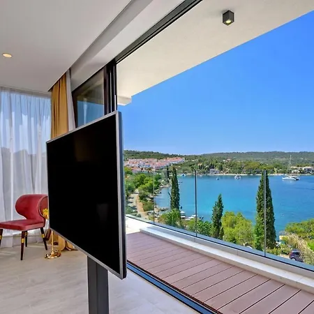 Luxury Raquel Solta With Pool & Gym Steps From The Sea * Nečujam