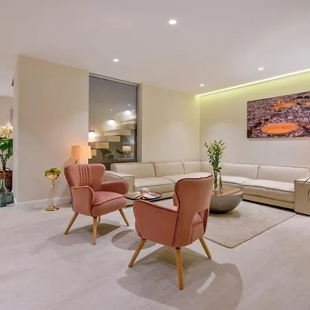 Luxury Raquel Solta With Pool & Gym Steps From The Sea Nečujam