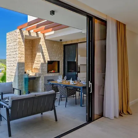 Luxury Raquel Solta With Pool & Gym Steps From The Sea فيلة *