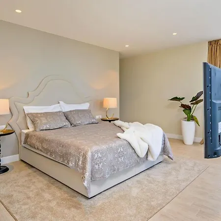 فيلة Luxury Raquel Solta With Pool & Gym Steps From The Sea