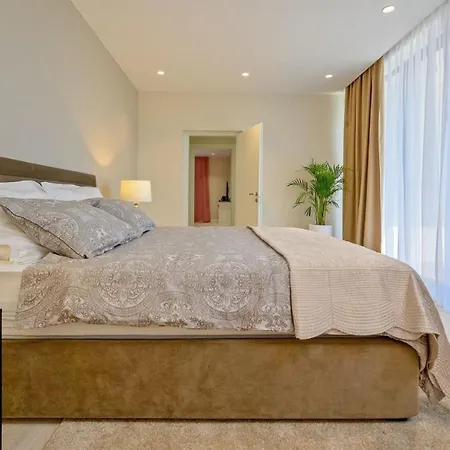 فيلة Luxury Raquel Solta With Pool & Gym Steps From The Sea *