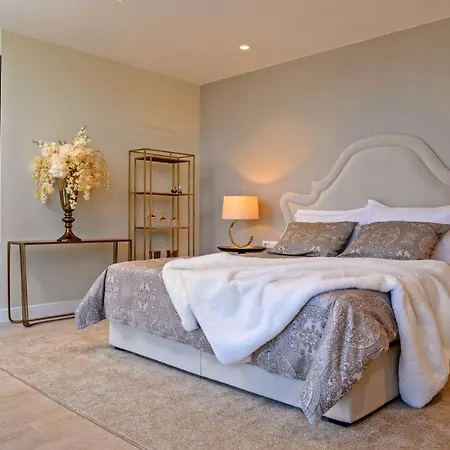 Luxury Raquel Solta With Pool & Gym Steps From The Sea فيلة Nečujam