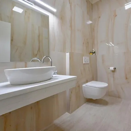 فيلة Luxury Raquel Solta With Pool & Gym Steps From The Sea *