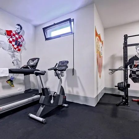 فيلة Luxury Raquel Solta With Pool & Gym Steps From The Sea Nečujam