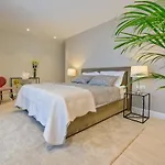 Luxury Raquel Solta With Pool & Gym Steps From The Sea Nečujam